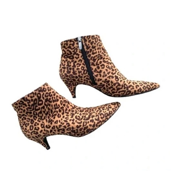 Circus Sam Edelman Kirby Kitten Heel
Trendy Ankle Boots; Leopard Print; Sz: 7.5 - Picture 3 of 10
